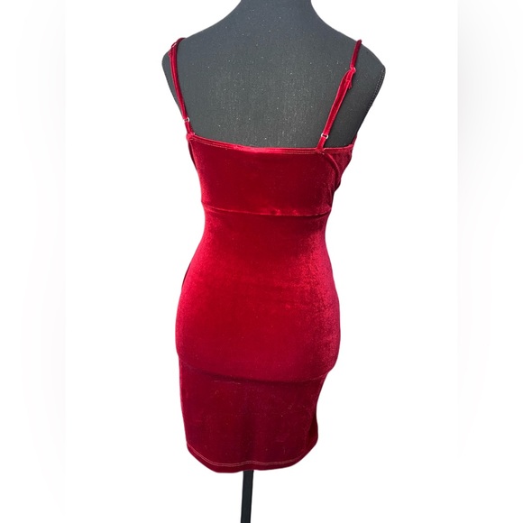 WINDSOR RED WINE VELVET DRESS - Picture 2 of 5
